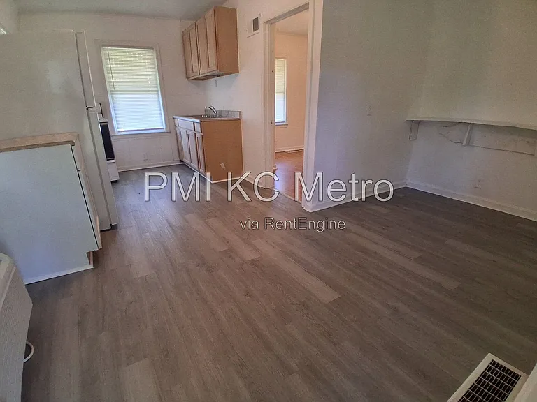 26 S Central St #9 — Photo 4