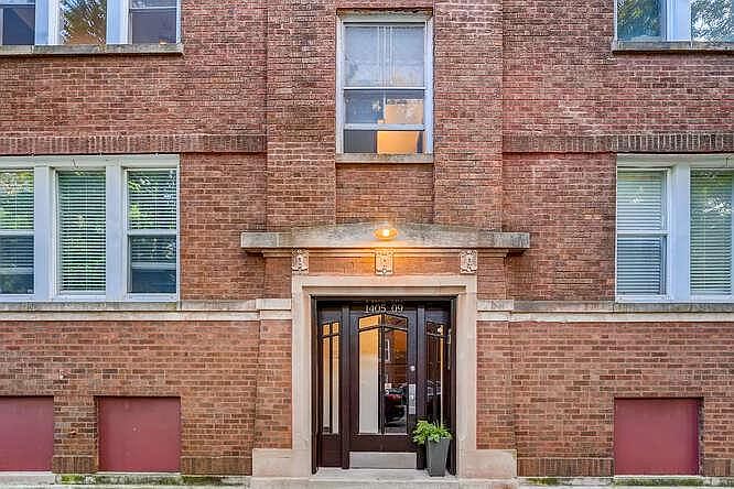 1st image of 1405 W Rosemont Ave APT 2E