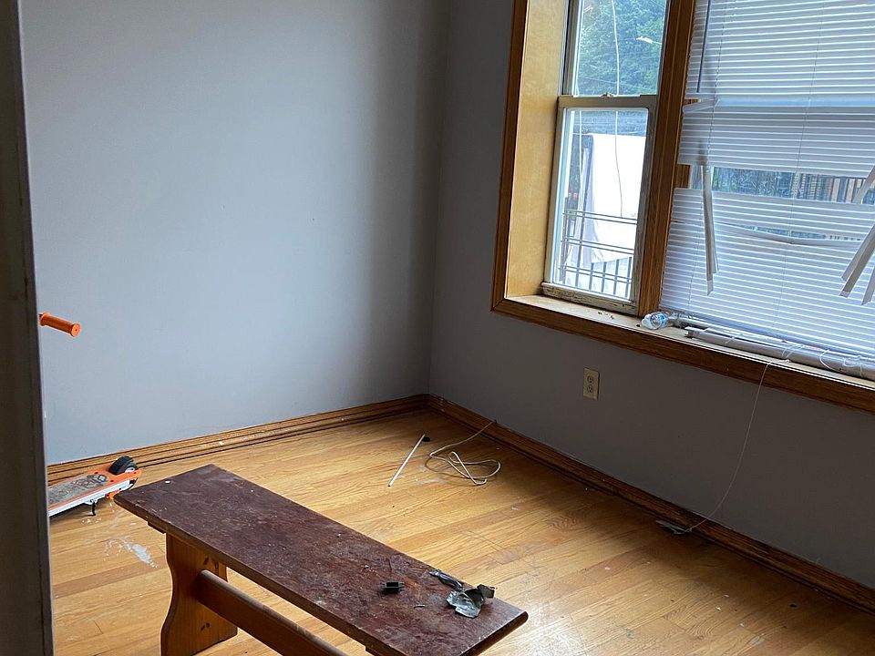 1st image of 4220 12th Ave Floor 2
