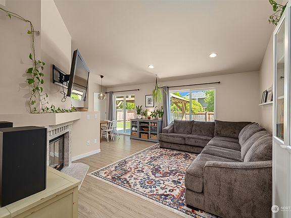 5th image of 3408 Beth Court NE