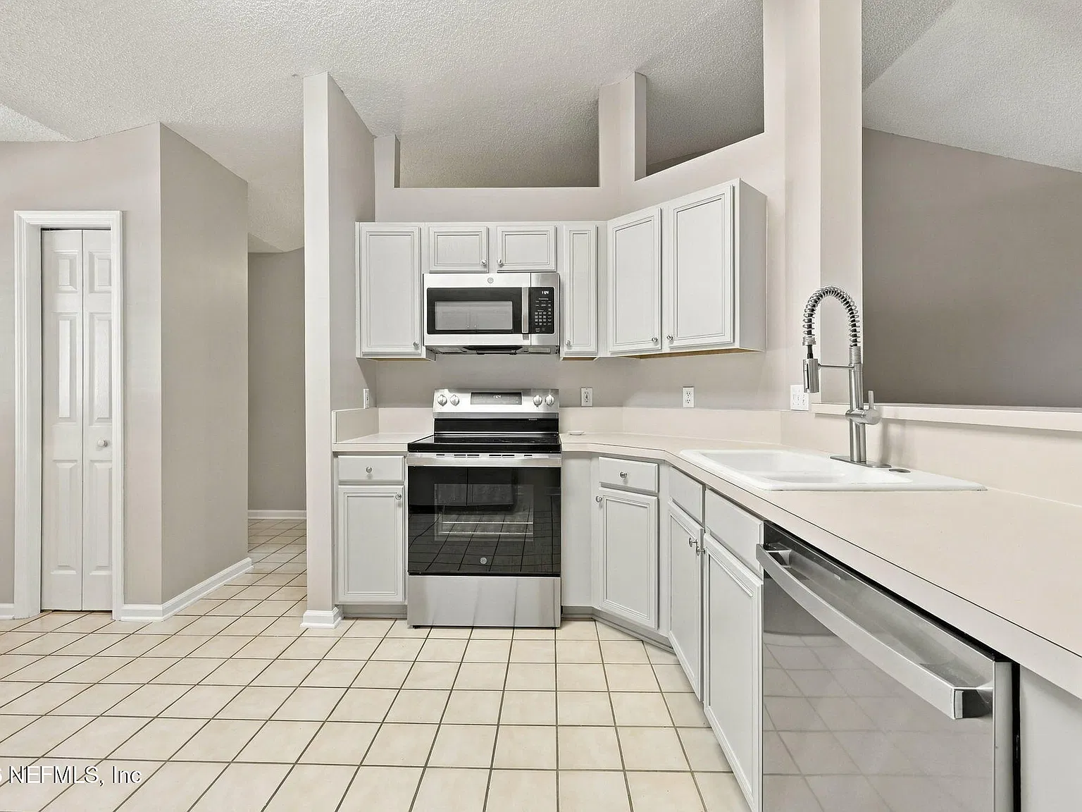 3 bed, 2.0 bath, 1508 sqft, $2,650 — Photo 4