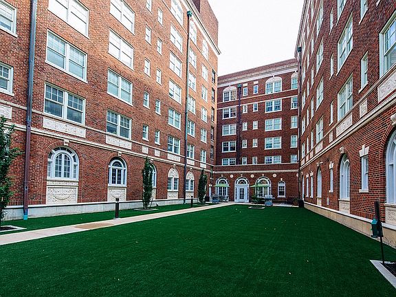 2nd image of 4910 W Pine Blvd #2728938
