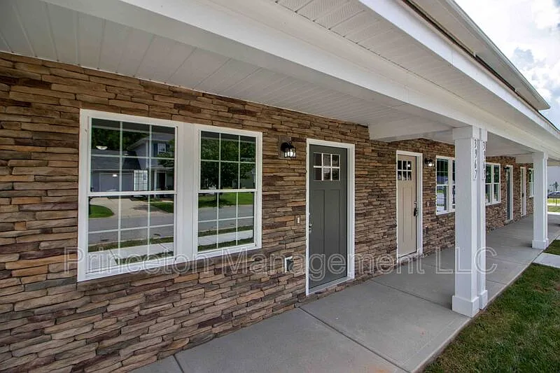 3 bed, 1.5 bath, 1158 sqft, $1,400 — Photo 3