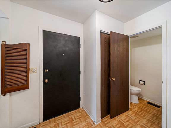 5th image of 302 Linden Ln