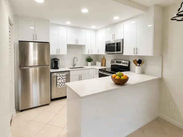 418 Pine Glen Lane #C-1, Greenacres, FL 33463