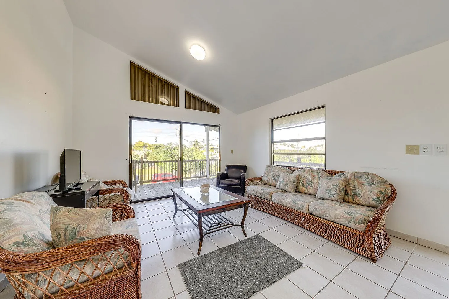 2 bed, 2.0 bath, 2098 sqft, $4,580 — Photo 2