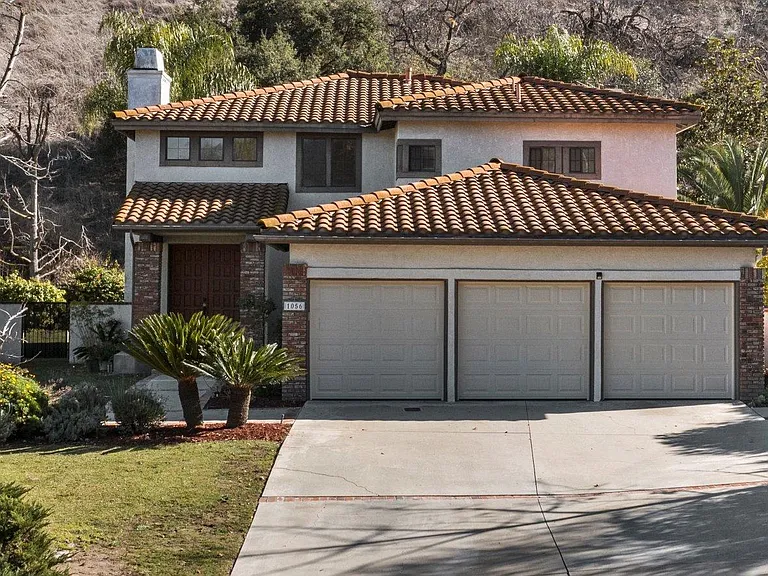 1056 Hooper Dr — Photo 9