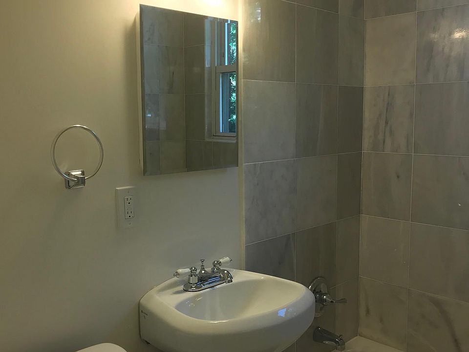 1st image of 726 N Nelson St APT 6