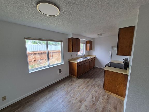 5th image of 724 NW 4th St