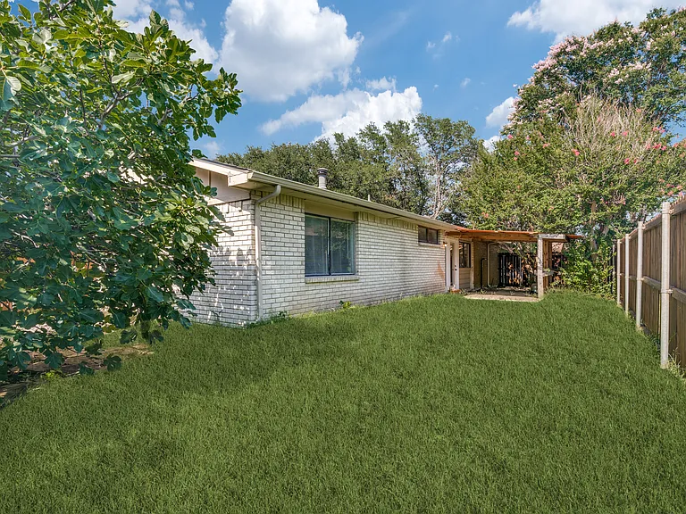 5709 Christie Ln — Photo 15