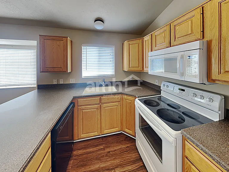1673 W 1500 S — Photo 3