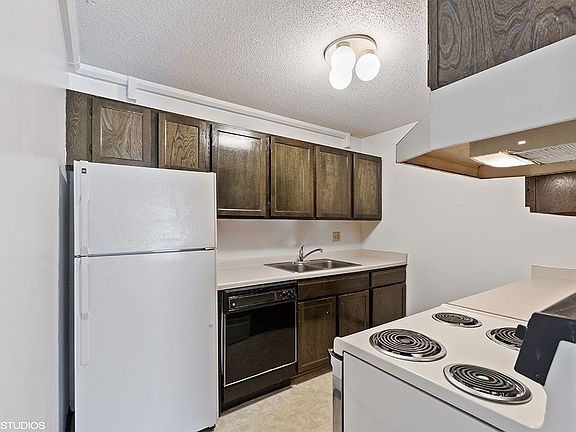 3rd image of 215 County Road B2 #132