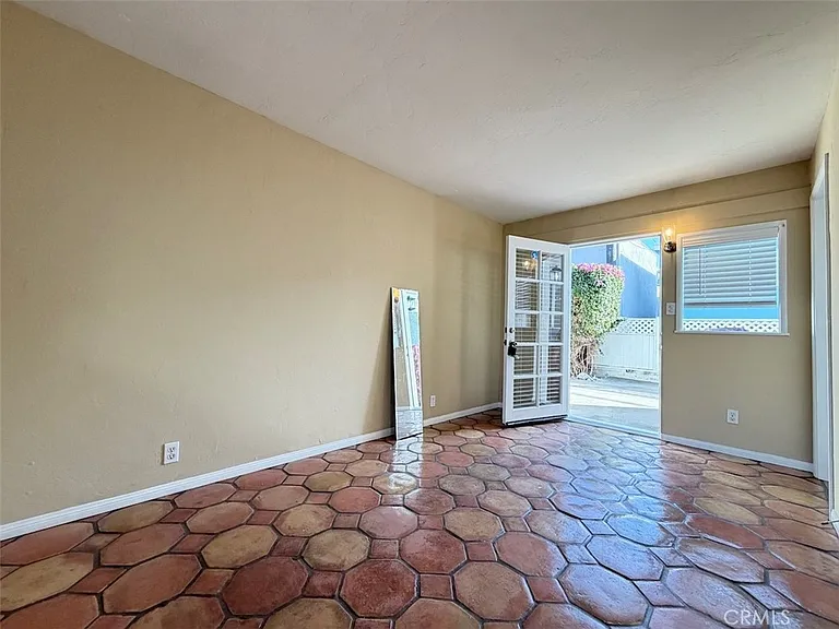531 Catalina St — Photo 4