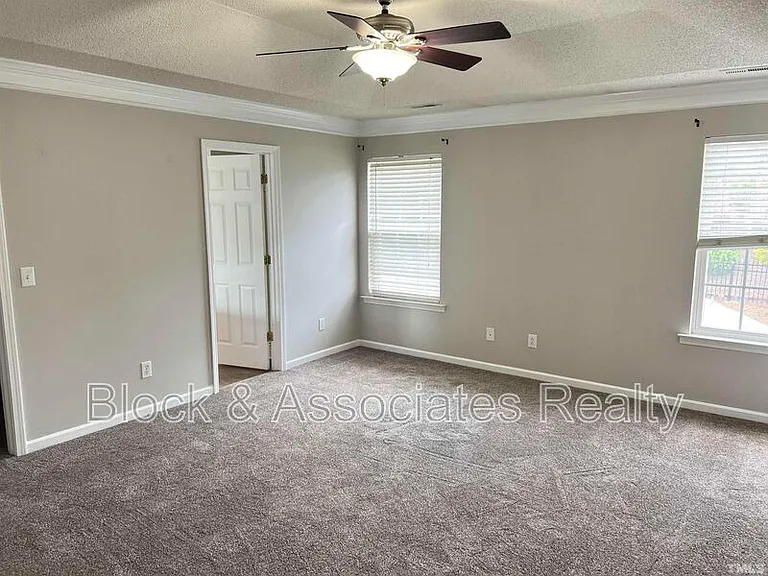 5013 Marathon Ln — Photo 18