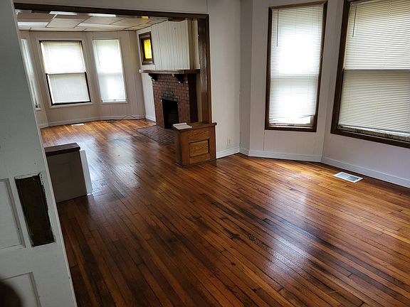 4th image of 165 Rhode Island St