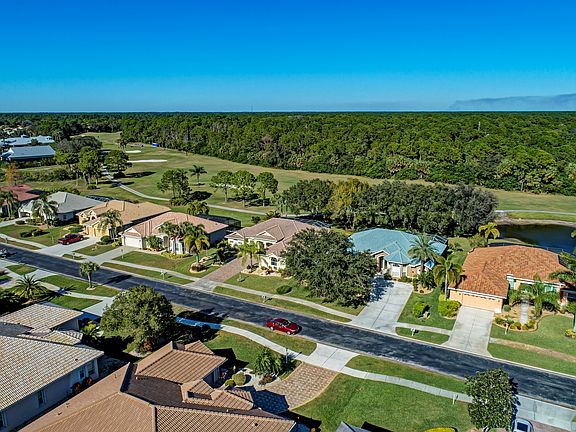3rd image of 1580 Palmetto Palm Way