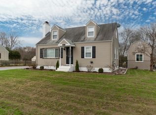 71 Florida Dr, Agawam, MA 01001