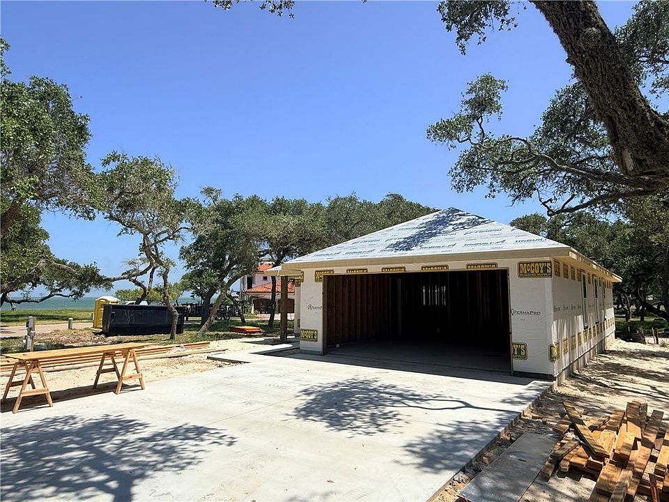 1st image of 2106 Royal Oaks