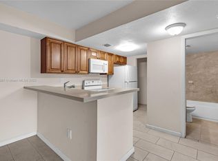 7090 NW 179th St APT 104, Hialeah, FL 33015