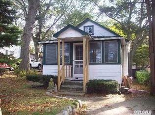 25 Eastport Dr, Sound Beach, NY 11789