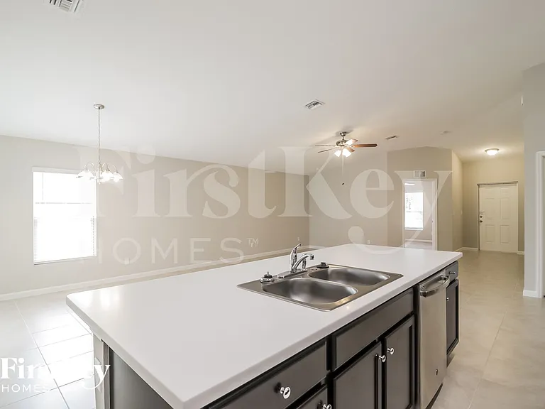 1630 Salazar St SE — Photo 4