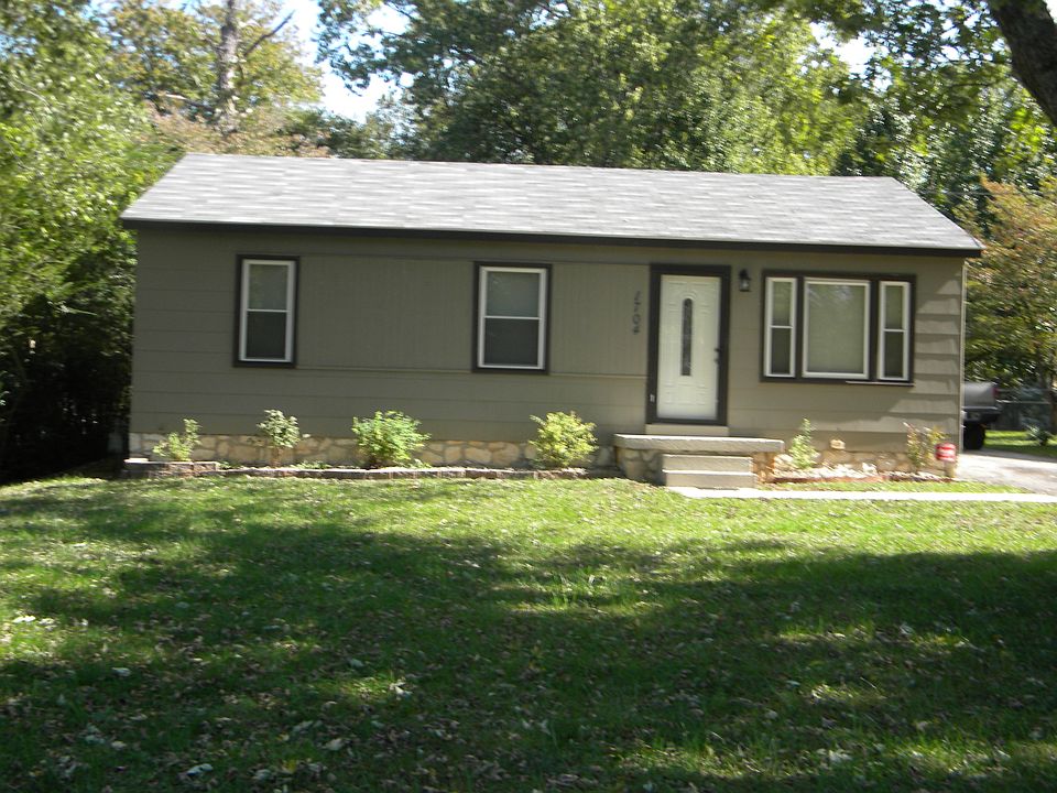 1st image of 1704 Catherine Dr