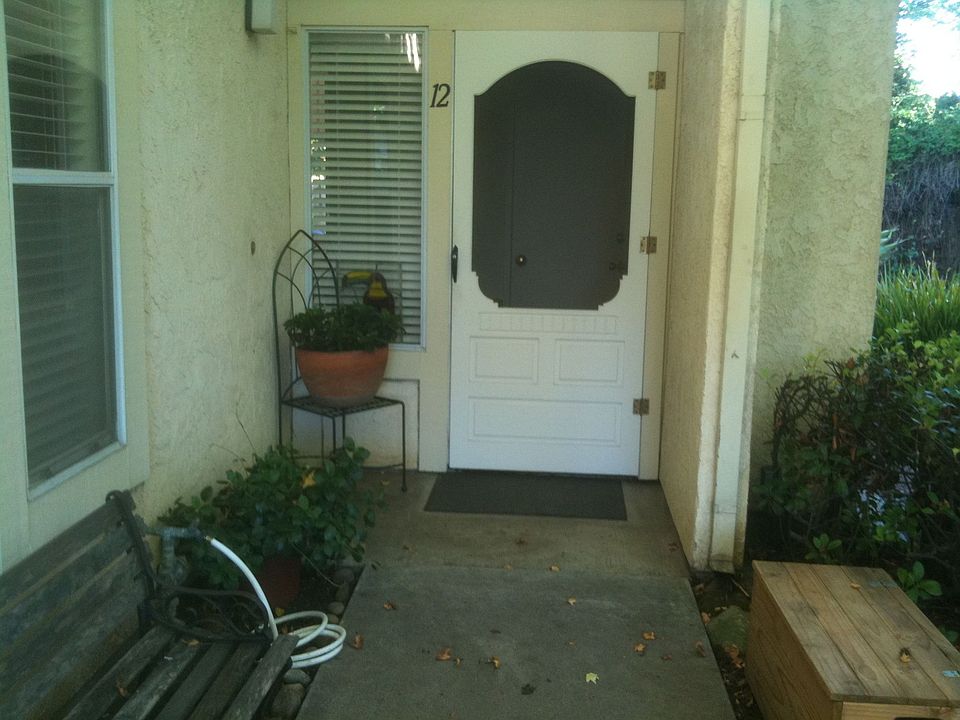 Garden setting beach close Condo