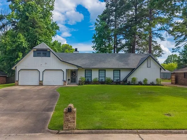 3703 Wyatt Ln, Texarkana, TX 75503