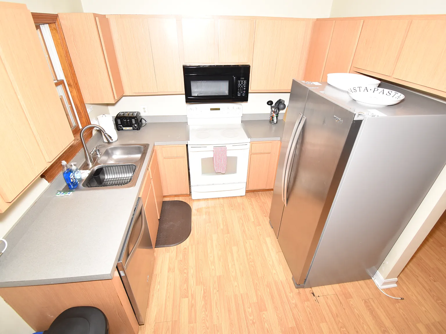 3 bed, 1240 sqft, $2,550 — Photo 3