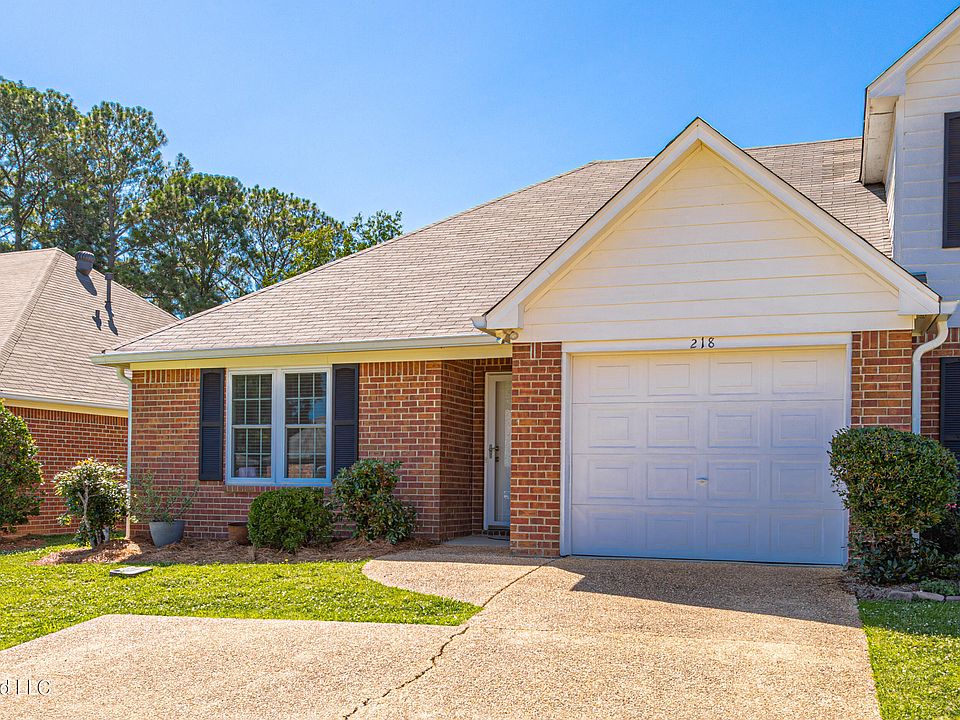 1st image of 218 Woodlake Dr