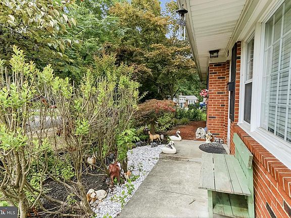 3rd image of 23 Winnwood Rd
