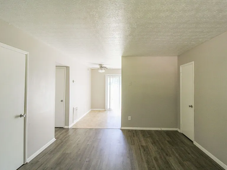 20609 Elkton Rd — Photo 2