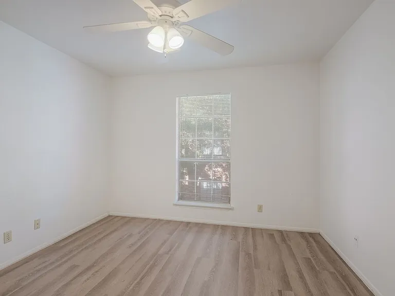 235 E Mulberry Ave #302 — Photo 8