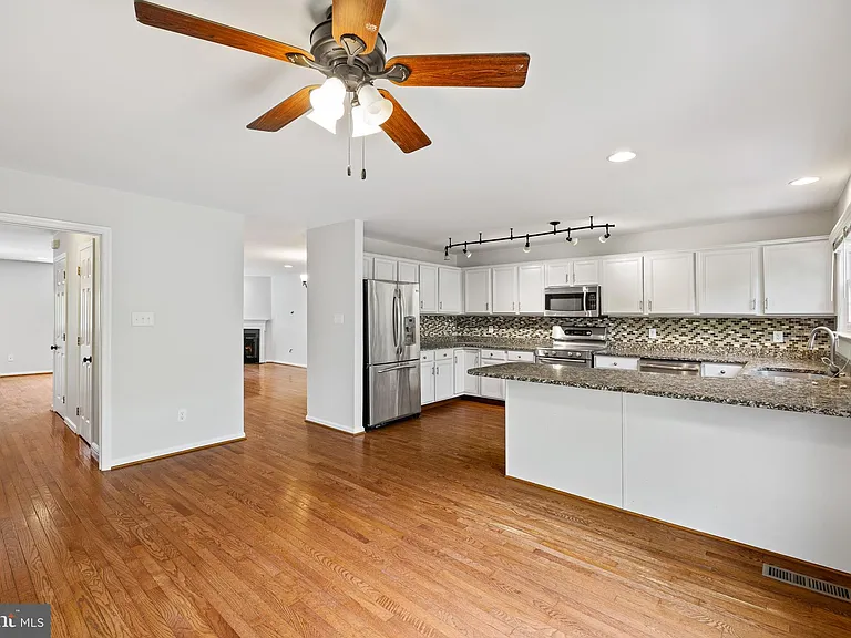 203 Princeton Cir — Photo 9