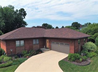 1830 Hilton Dr, Cedar Falls, IA 50613