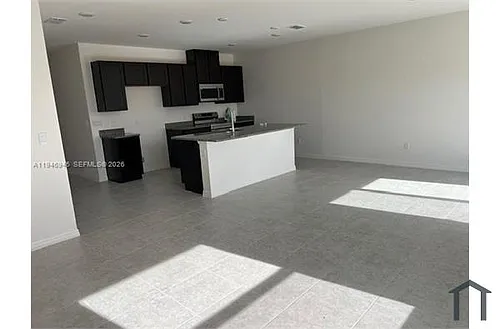 2027 Churchill Ave Photo 1