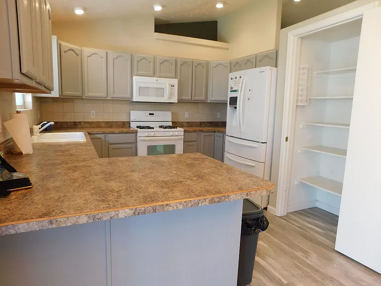 502 Garnet Dr — Photo 6