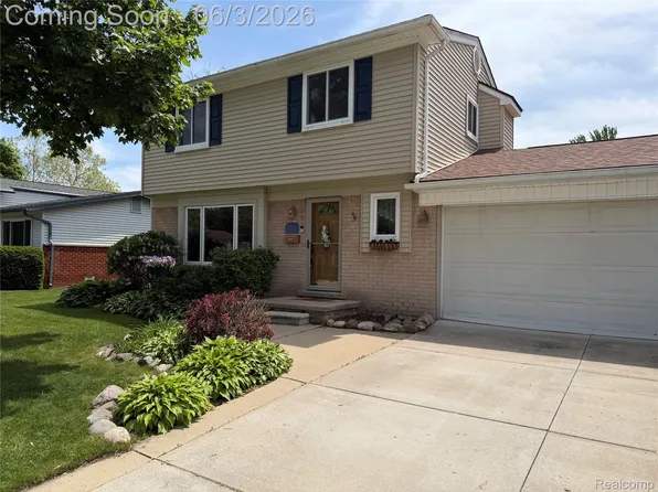 919 Elmsford Ave, Clawson, MI 48017