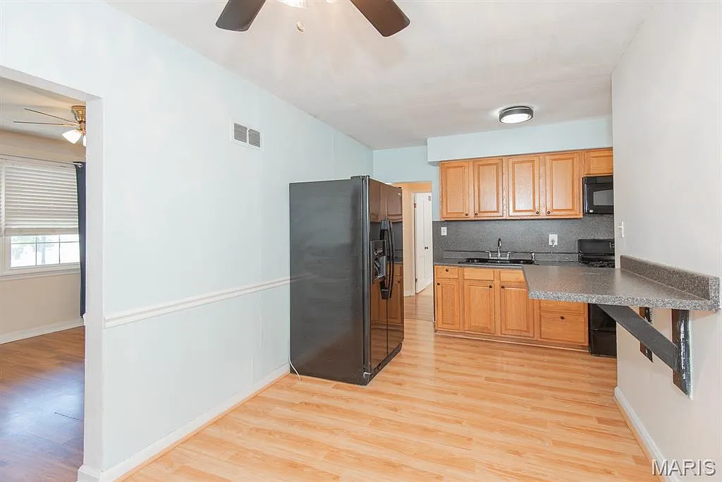 2 bed, 1.0 bath, 1260 sqft, $1,600 — Photo 3
