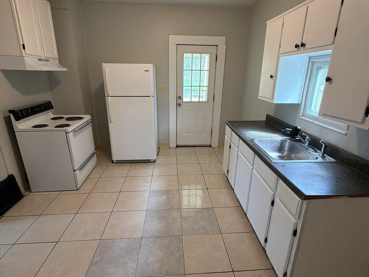 3 bed, 1248 sqft, $895 — Photo 4