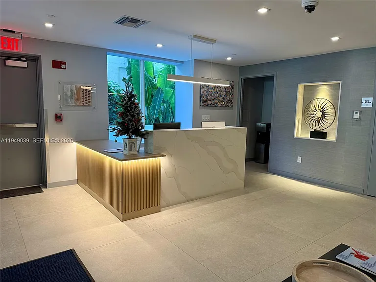 225 Collins Ave #6J — Photo 11