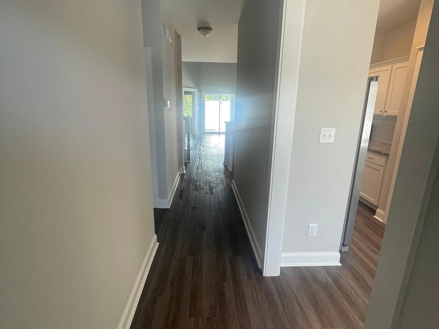 3 bed, 2.5 bath, 1902 sqft, $2,100 — Photo 2