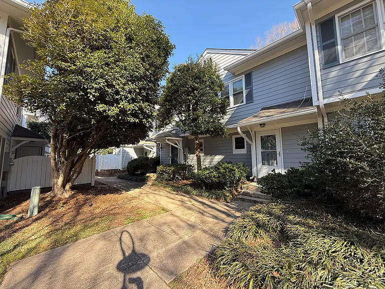 1456 Barton Place Dr — Photo 2