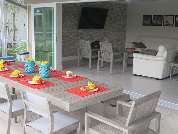 Indoor/Outdoor Living