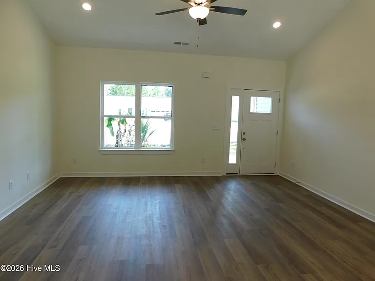 100 Palm Cir — Photo 5