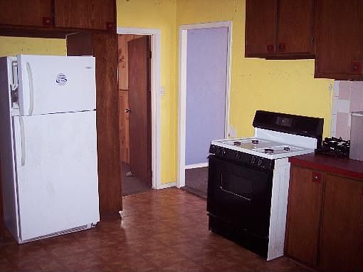 5th image of 124 E Poplar St