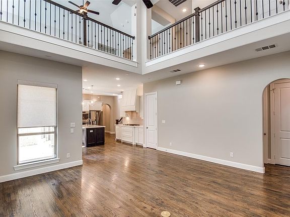 3rd image of 3909 Wellesley Ave