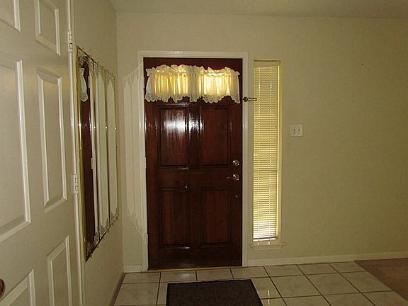 3rd image of 16018 Lausanne Dr