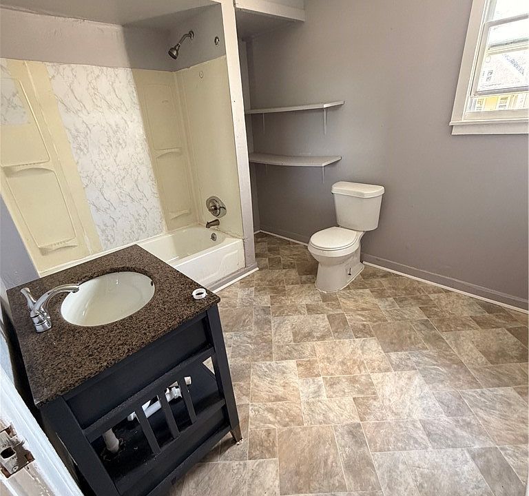 2nd image of 204 Hebard St