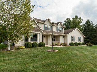 W361S2760 Lisa Ln, Dousman, WI 53118